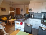 Ferienwohnung in Dahme - Domicil Dahme - Das Wohnzimmer mit integriertem Küchenbereich