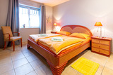 Ferienwohnung in Zingst - Whg L, Ihr UrlaubsZuhause - Schlafzimmer mit Doppelbett