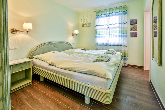 Ferienwohnung in Zingst - Whg T, Ihr UrlaubsZuhause - Schlafzimmer mit Doppelbett
