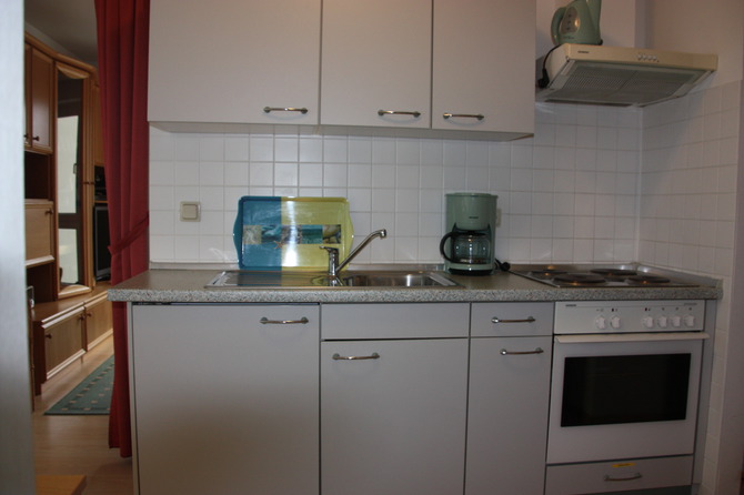 Ferienwohnung in Bansin - Lademann - Küchenzeile mit Herd, Kühlschrank, Microwelle