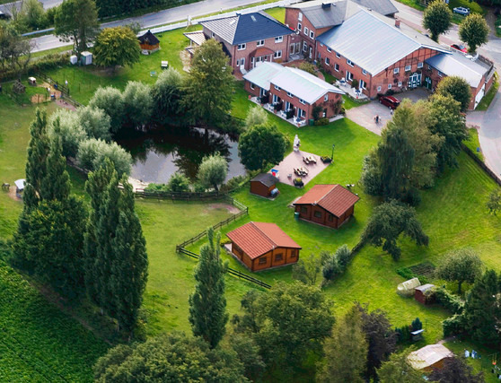Ferienwohnung in Stawedder - Ferienhof Felix - Neue Küchenzeile 03/2021 - Luftaufnahme der kompletten Hofanlage