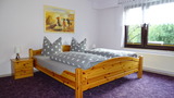 Ferienwohnung in Bergen auf Rügen - Boddenblick - Schlafzimmer mit Doppel- und Einzelbett
