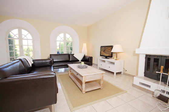 Ferienhaus in Gr&ouml;mitz - Theisen - Wohnzimmer mit Kamin