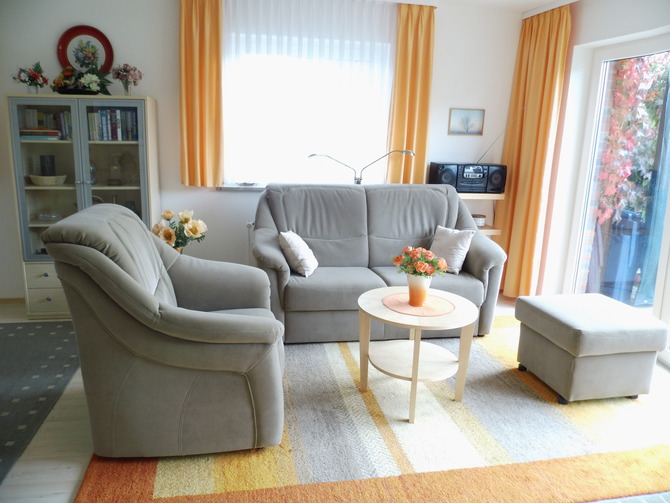 Ferienwohnung in Cismar - Hinter dem Kloster - Sitzgruppe vor Terrasse und Metz-TV