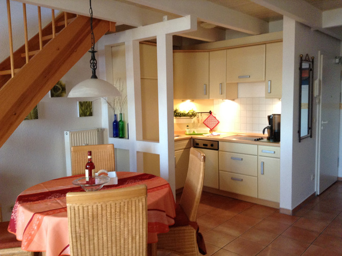 Ferienwohnung in Rerik - MarLyn - Küchenbereich mit Esstisch