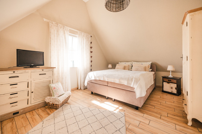 Ferienhaus in Mursewiek - Seeadler - Zimmer Landliebe mit Boxspringbett