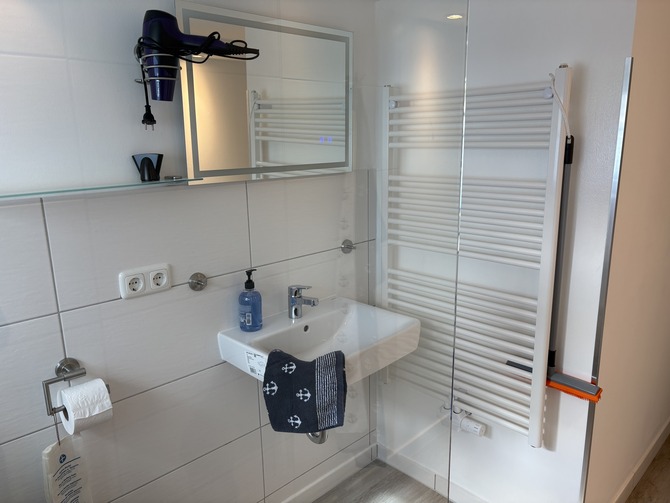 Ferienwohnung in Niendorf/Ostsee - Haus Edda FeWo Schwalbennest - Zusatz-App Beiboot Duschbad