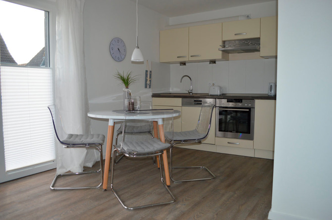 Ferienhaus in Grömitz - Ostsee-Ferienhaus Maren - Küchenzeile mit kleinem Esstisch