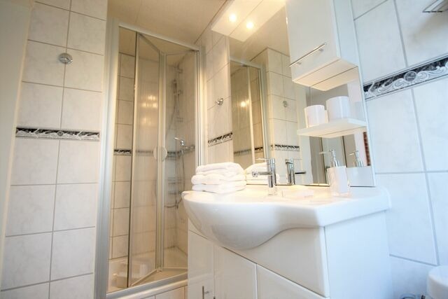 Ferienwohnung in Cismar - Haus am Kojenteich - Whg. 2 - Klosterdorf Cismar - gepflegte Wohnung auf idyllischem Seegrundstück - Bild 14