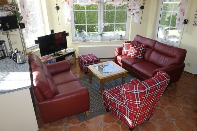 Ferienhaus in Ostseeheilbad Zingst - SONDERPREISE Juni/ September 2025 --- beliebtes FH "Möwe" - nur 2 Minuten vom Strand... WLAN inklusive... - Bild 2