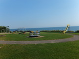 Ferienhaus in Norgaardholz - Ferienhaus Ebsen HH links - Spielplatz am Strand und Blick nach Dänemark