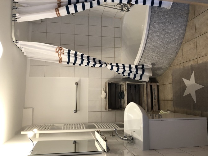 Ferienwohnung in Hansühn - Ostsee Ferienhof Sandmann - Bad mit Eckbadewanne