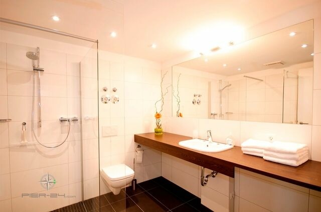 Ferienwohnung in Eckernförde - Apartment 24, Pier 24, Blickrichtung offene See/Binnenhafen Nord - Bild 7