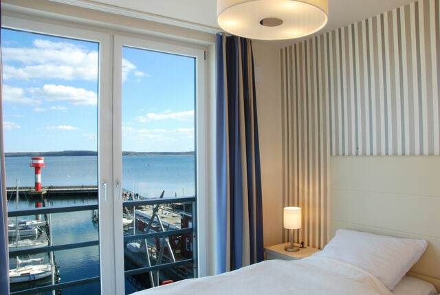 Ferienwohnung in Eckernförde - Apartment 24, Pier 24, Blickrichtung offene See/Binnenhafen Nord - Bild 9