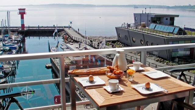 Ferienwohnung in Eckernförde - Apartment 24, Pier 24, Blickrichtung offene See/Binnenhafen Nord - Bild 11