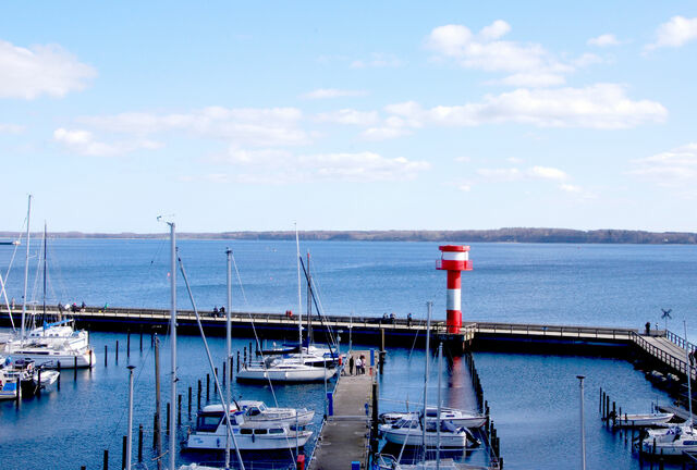 Ferienwohnung in Eckernförde - Apartment 24, Pier 24, Blickrichtung offene See/Binnenhafen Nord - Bild 13