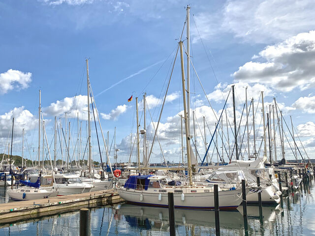 Ferienwohnung in Eckernförde - Apartment 24, Pier 24, Blickrichtung offene See/Binnenhafen Nord - Bild 23