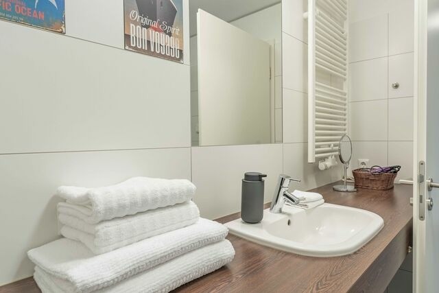 Ferienwohnung in Eckernförde - Apartment 41 "Seeblick" Blickrichtung offene See / Binnenhafen Nord - Bild 6