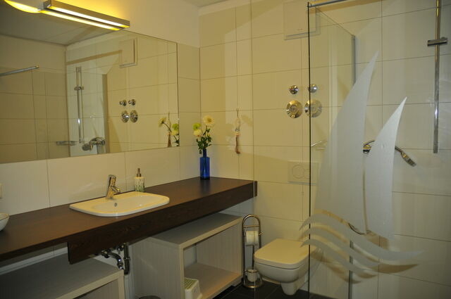 Ferienwohnung in Eckernf&ouml;rde - Apartment 3 - "Am Leuchtfeuer 3", Apartmenthaus Hafenspitze, Blickrichtung Strand/offene See - Bild 16