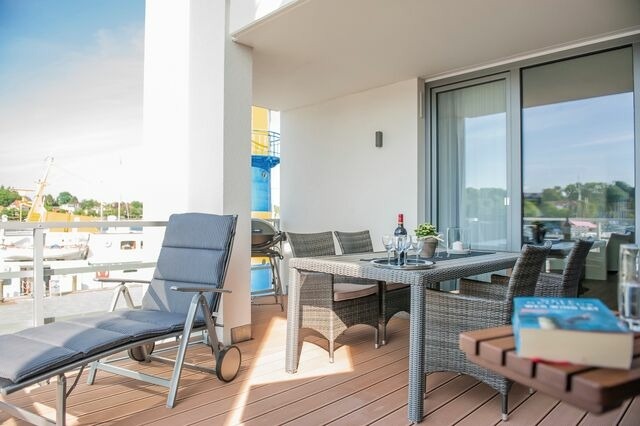 Ferienwohnung in Eckernförde - Apartment 9 "Am alten Leuchtturm", Blickrichtung Innenstadt, Binnenhafen West, seitlicher Meerblick, Hafenspitze - Bild 6