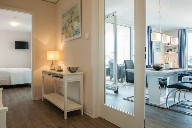 Ferienwohnung in Eckernförde - Apartment 9 "Am alten Leuchtturm", Blickrichtung Innenstadt, Binnenhafen West, seitlicher Meerblick, Hafenspitze - Bild 9