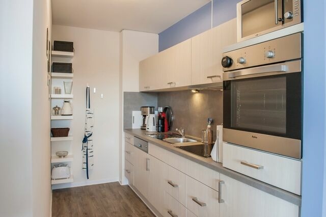 Ferienwohnung in Eckernförde - Apartment 9 "Am alten Leuchtturm", Blickrichtung Innenstadt, Binnenhafen West, seitlicher Meerblick, Hafenspitze - Bild 11