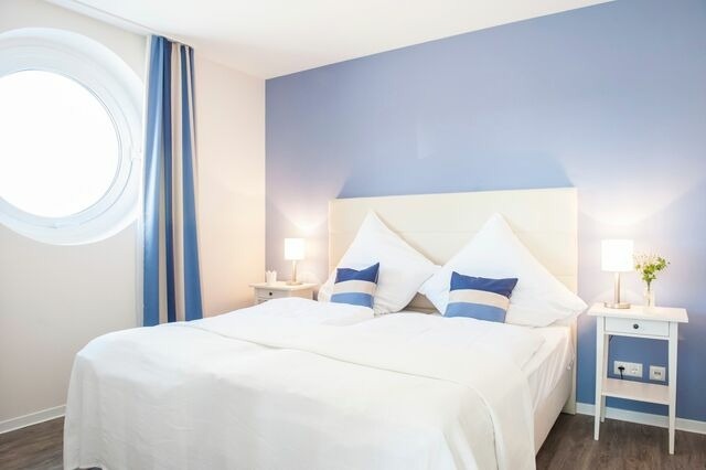 Ferienwohnung in Eckernförde - Apartment 9 "Am alten Leuchtturm", Blickrichtung Innenstadt, Binnenhafen West, seitlicher Meerblick, Hafenspitze - Bild 13