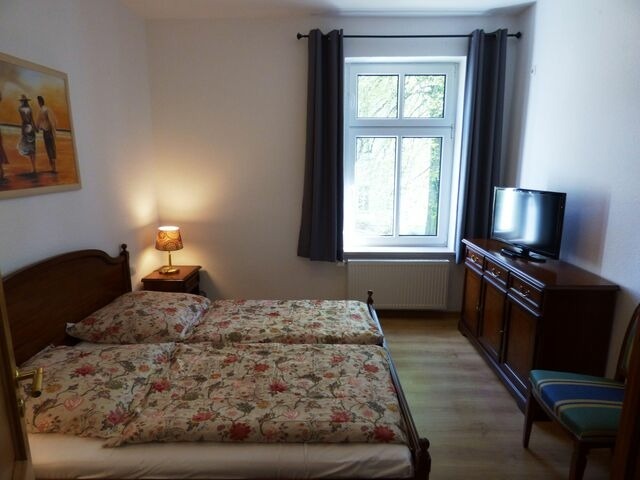 Ferienwohnung in Sellin - Gro&szlig;e Ferienwohnung Wa2 -100qm - im Erdgeschoss der Villa Walhall in einem park&auml;hnlichen Garten - Bild 14