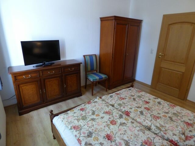 Ferienwohnung in Sellin - Gro&szlig;e Ferienwohnung Wa2 -100qm - im Erdgeschoss der Villa Walhall in einem park&auml;hnlichen Garten - Bild 16
