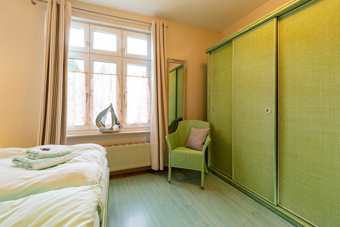 Ferienwohnung in Zingst - Whg E, Ihr UrlaubsZuhause - Schlafzimmer mit Doppelbett