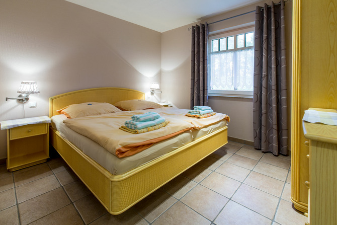 Ferienwohnung in Zingst - Whg H, Ihr UrlaubsZuhause - Schlafzimmer mit Doppelbett