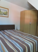 Ferienwohnung in Rostock - Zur großen Strandperle - Schlafzimmer mit Doppelbett, Kleiderschrank