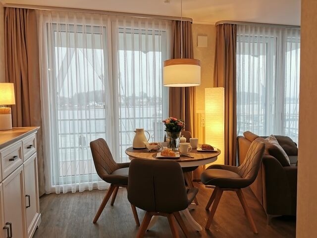 Ferienwohnung in Eckernf&ouml;rde - Apartment 2 - "Am Leuchtfeuer 2" - Blickrichtung Yacht-, Binnenhafen und offene See - Bild 8