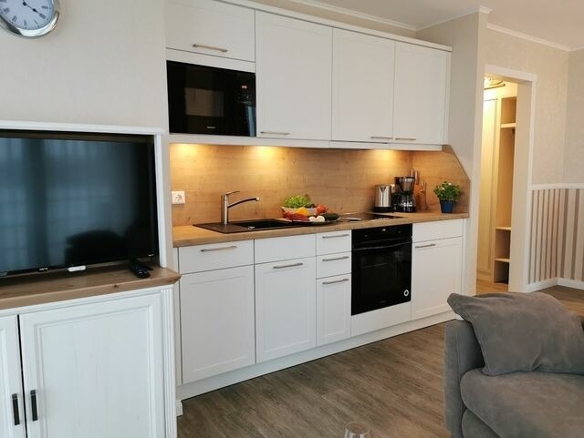 Ferienwohnung in Eckernf&ouml;rde - Apartment 2 - "Am Leuchtfeuer 2" - Blickrichtung Yacht-, Binnenhafen und offene See - Bild 12