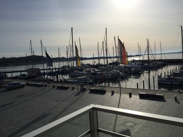 Ferienwohnung in Eckernf&ouml;rde - Apartment 2 - "Am Leuchtfeuer 2" - Blickrichtung Yacht-, Binnenhafen und offene See - Bild 15