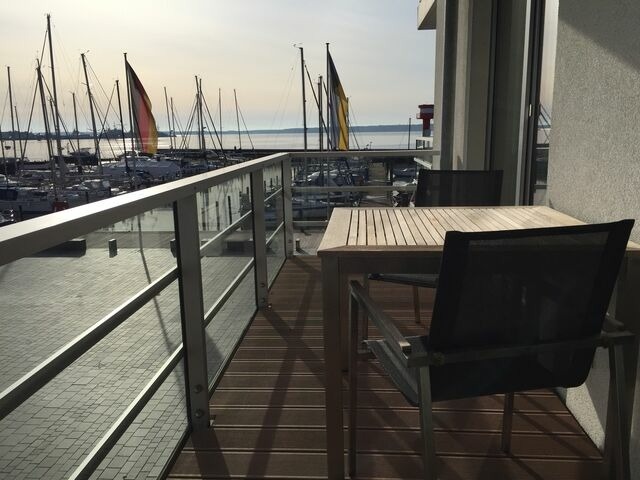 Ferienwohnung in Eckernf&ouml;rde - Apartment 2 - "Am Leuchtfeuer 2" - Blickrichtung Yacht-, Binnenhafen und offene See - Bild 16