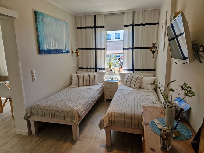 Ferienwohnung in Gr&ouml;mitz - Haus Solymar - Schlafzimmer, TV, Kleiderschrank