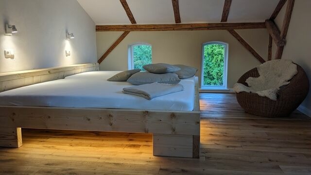 Ferienwohnung in Grube - Edler Altbau, 2,80m breites Doppelbett - Bild 3
