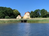 Ferienwohnung in Neuenkirchen (Rügen) - Gutshaus Grubnow Ferienwohnung 2 am Wasser Sauna und WLAN incl. - Bild 11