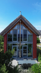 Ferienhaus in Heiligenhafen - Ostsee - Reetdachhaus Nr. 14 "DasRoteHaus" im Strand Resort - Bild 1