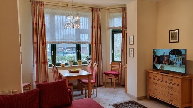 Ferienwohnung in K&uuml;hlungsborn - Villa Laura - 42-02 - Bild 4
