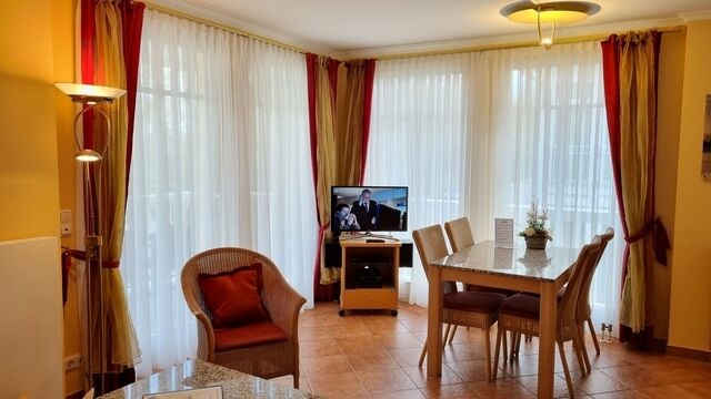 Ferienwohnung in K&uuml;hlungsborn - D&uuml;nenschloss - 02-14 inkl. Strandkorb - Bild 2