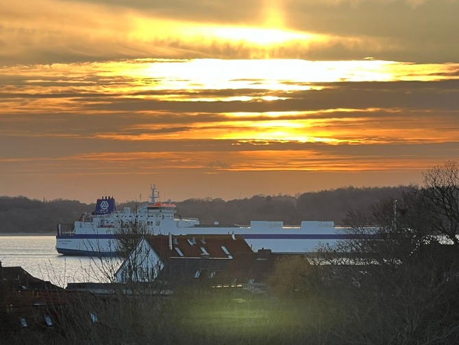 Ferienwohnung in Laboe - Meerblick auf die Stena und Aida - Bild 8