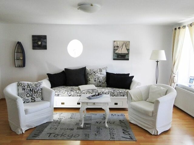 Ferienwohnung in Wustrow - Charmante Wohnung mit gro&szlig;em Garten - Bild 2