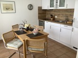 Ferienwohnung in Haffkrug - Seehaus zur Strandbr&uuml;cke - Essbereich mit K&uuml;che